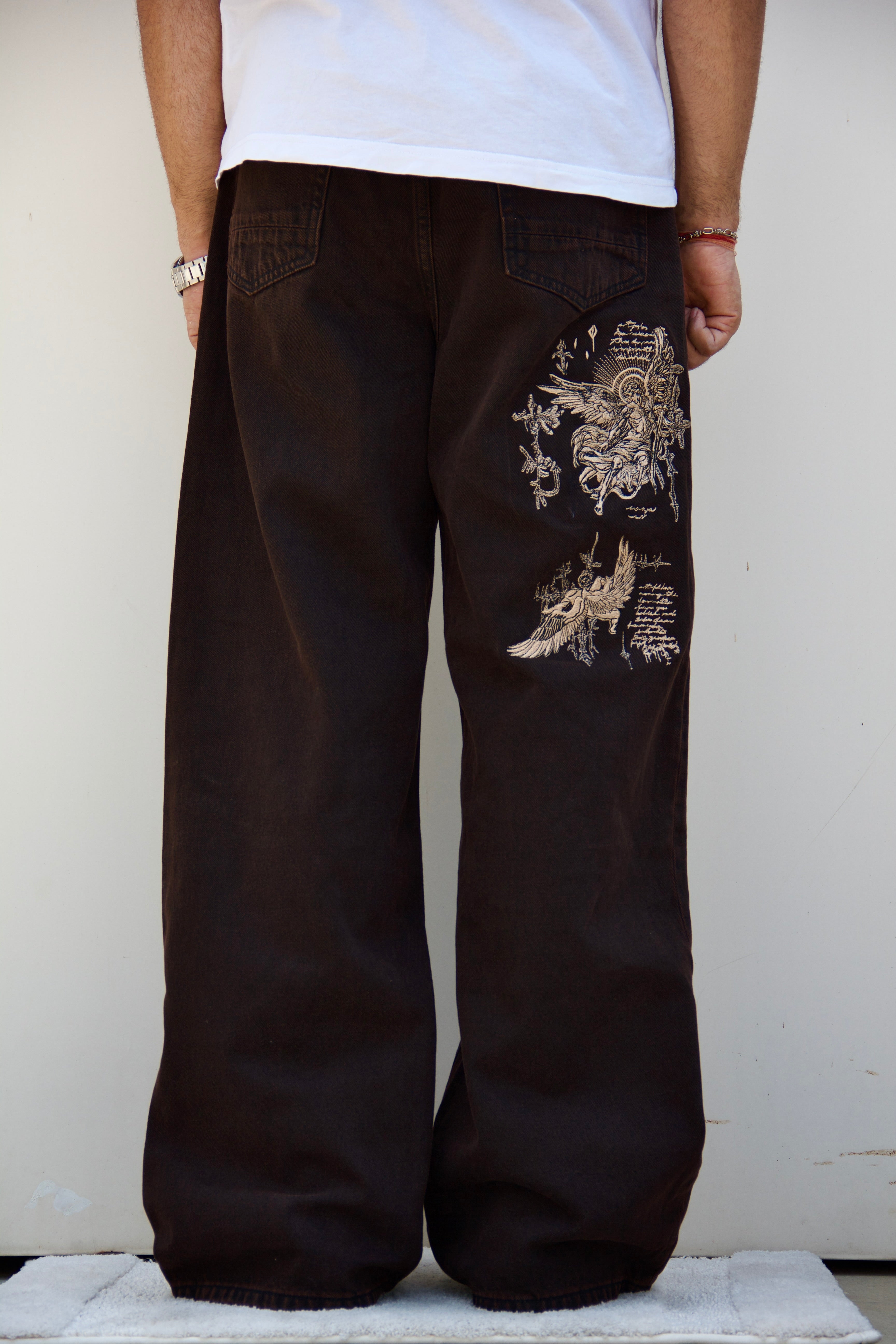 DARK BROWN ICARUS
